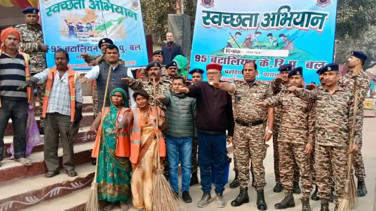 वाराणसी। गंगा की स्वच्छता और निर्मलता को बनाए रखने के उद्देश्य से मंगलवार को अस्सी घाट से तुलसी घाट तक एक व्यापक स्वच्छता अभियान चलाया गया। यह अभियान