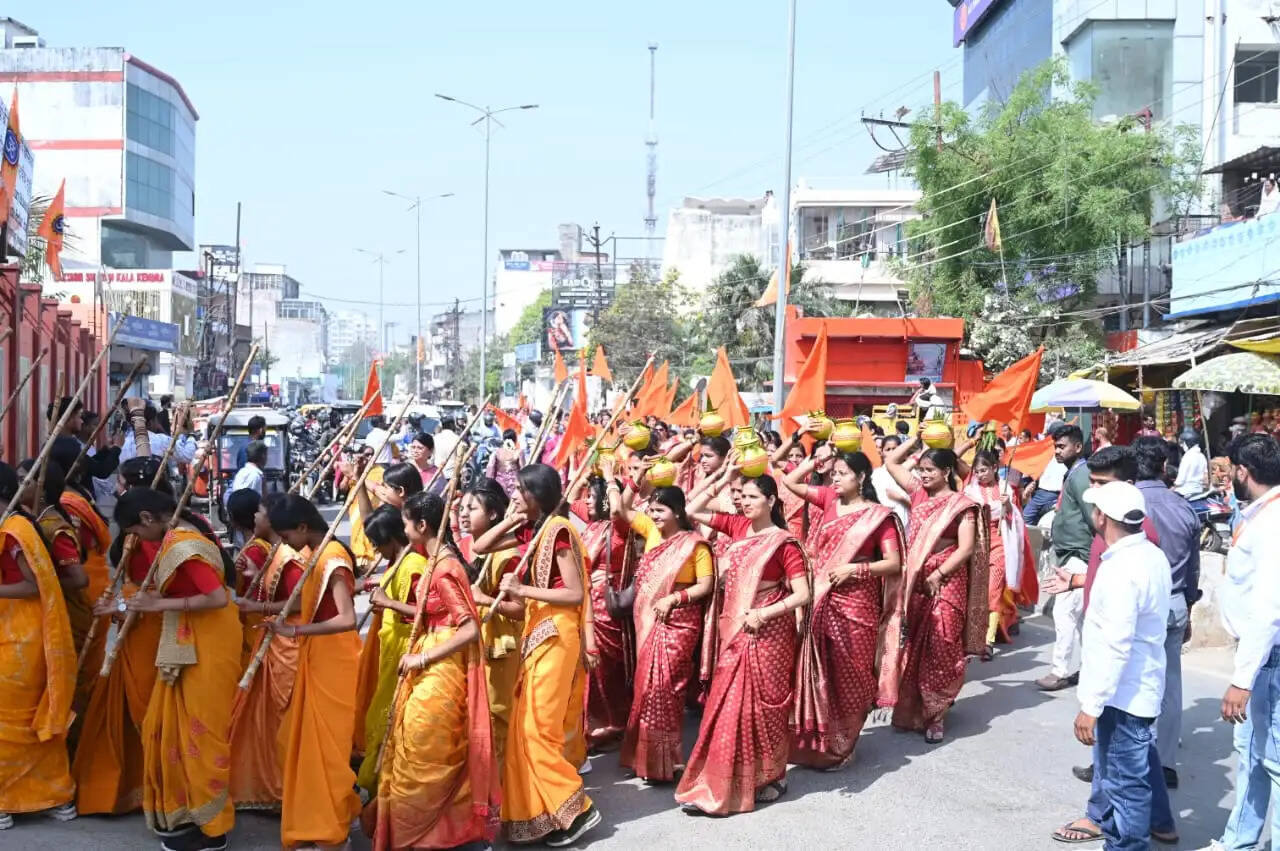 काशी में विश्व मांगल्य सभा का प्रांतीय अधिवेशन: सर्वधर्म समभाव की शोभायात्रा, पद्मश्री मालिनी अवस्थी रहीं विशिष्ट अतिथि