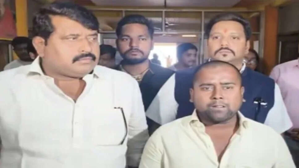  वाराणसी: स्वामी अविमुक्तेश्वरानंद से मिलने श्री विद्या मठ पहुंचा सपा-कांग्रेस प्रतिनिधिमंडल, समर्थन का ऐलान