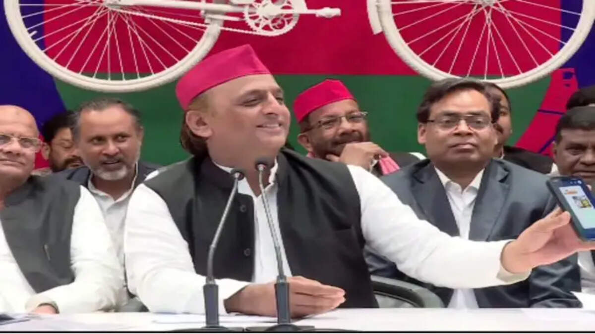  UP: अखिलेश यादव का दोनों डिप्टी सीएम को खुला ऑफर&mdash;100 विधायक जुटाओ, मुख्यमंत्री की कुर्सी पाओ