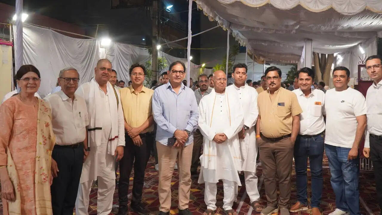 डॉ आर.के. ओझा के पिता स्व. लल्लन ओझा को नम आंखों से श्रद्धांजलि, तेरहवीं में उमड़े शहर के गणमान्य