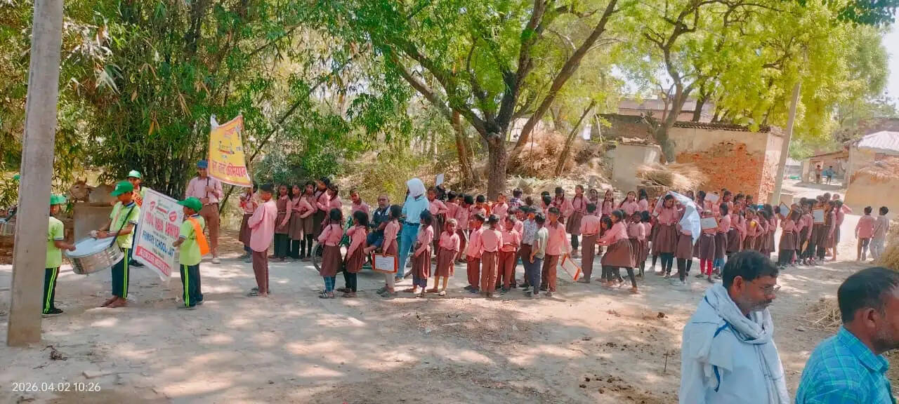 वाराणसी I&nbsp;उत्तर प्रदेश सरकार द्वारा संचालित ‘स्कूल चलो अभियान’ के तहत जाठी क्षेत्र में गुरुवार को एक भव्य जागरूकता रैली का आयोजन किया गया। इस रैली का उद्देश्य