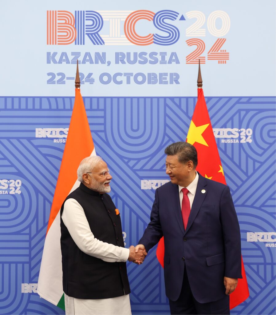 पीएम मोदी और शी जिनपिंग की रूस में BRICS शिखर सम्मेलन के दौरान द्विपक्षीय बैठक पीएम मोदी और शी जिनपिंग की रूस में BRICS शिखर सम्मेलन के दौरान द्विपक्षीय बैठक पीएम मोदी और शी जिनपिंग की रूस में BRICS शिखर सम्मेलन के दौरान द्विपक्षीय बैठक