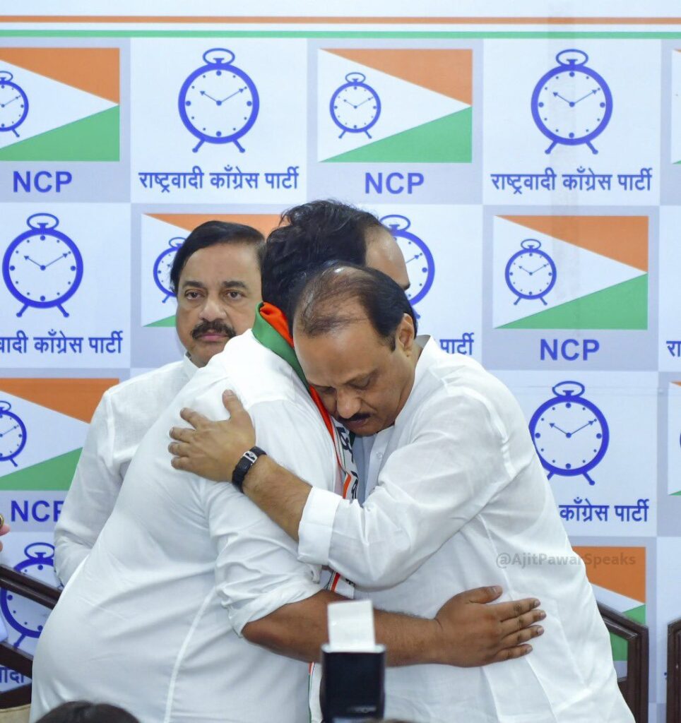 विधानसभा चुनाव से पहले कांग्रेस को बड़ा झटका, बाबा सिद्दीकी के बेटे ने राकांपा का थामा दामन विधानसभा चुनाव से पहले कांग्रेस को बड़ा झटका, बाबा सिद्दीकी के बेटे ने राकांपा का थामा दामन विधानसभा चुनाव से पहले कांग्रेस को बड़ा झटका, बाबा सिद्दीकी के बेटे ने राकांपा का थामा दामन