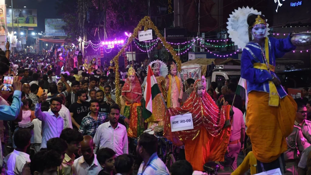चेतगंज की 138वीं नक्कटैया: पारंपरिक लाग विमानों और वैश्विक संकटों की झांकियों ने मोहा मन चेतगंज की 138वीं नक्कटैया: पारंपरिक लाग विमानों और वैश्विक संकटों की झांकियों ने मोहा मन चेतगंज की 138वीं नक्कटैया: पारंपरिक लाग विमानों और वैश्विक संकटों की झांकियों ने मोहा मन