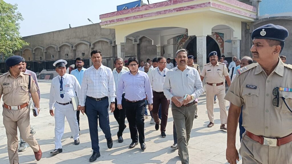 छठ पूजा के लिए रेलवे की तैयारियां: एडीआरएम ने किया सीवान-थावे रेल खंड का निरीक्षण, भीड़ प्रबंधन पर विशेष निर्देश छठ पूजा के लिए रेलवे की तैयारियां: एडीआरएम ने किया सीवान-थावे रेल खंड का निरीक्षण, भीड़ प्रबंधन पर विशेष निर्देश छठ पूजा के लिए रेलवे की तैयारियां: एडीआरएम ने किया सीवान-थावे रेल खंड का निरीक्षण, भीड़ प्रबंधन पर विशेष निर्देश
