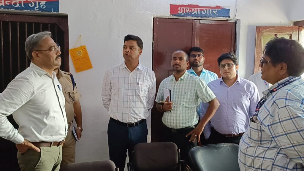 छठ पूजा के लिए रेलवे की तैयारियां: एडीआरएम ने किया सीवान-थावे रेल खंड का निरीक्षण, भीड़ प्रबंधन पर विशेष निर्देश छठ पूजा के लिए रेलवे की तैयारियां: एडीआरएम ने किया सीवान-थावे रेल खंड का निरीक्षण, भीड़ प्रबंधन पर विशेष निर्देश छठ पूजा के लिए रेलवे की तैयारियां: एडीआरएम ने किया सीवान-थावे रेल खंड का निरीक्षण, भीड़ प्रबंधन पर विशेष निर्देश
