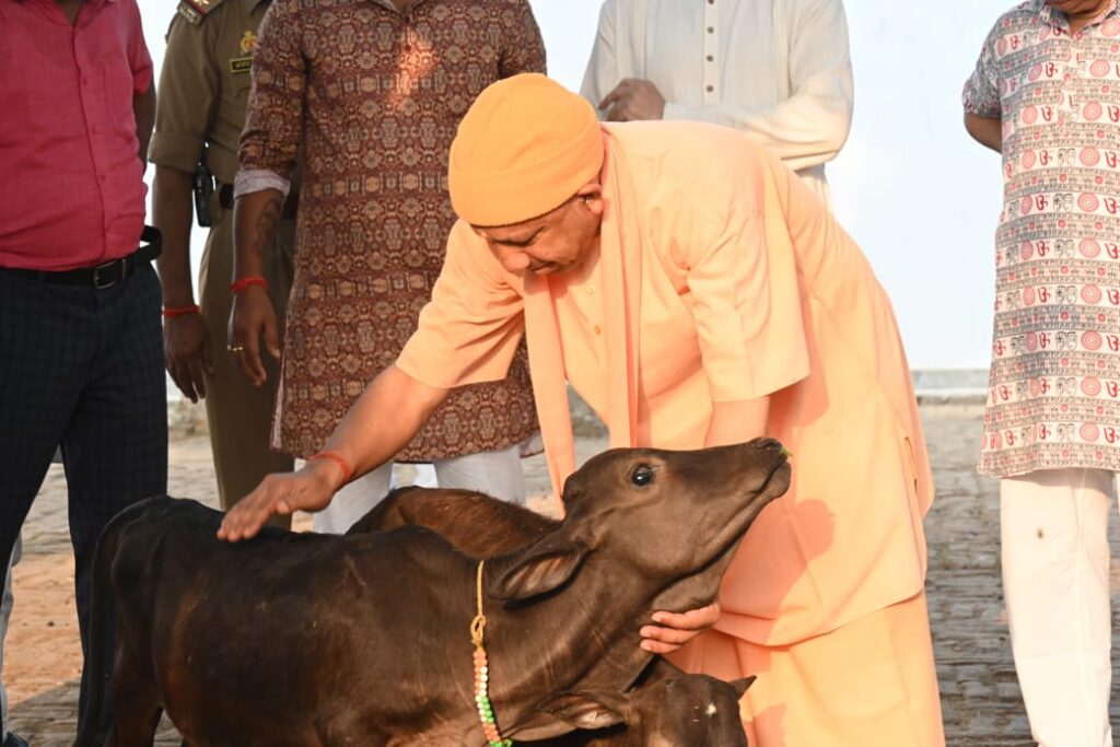 सीएम योगी ने जनता दर्शन में सुनी लोगों की समस्याएं, कहा- गरीबों की जमीन पर कब्जा करने वालों पर होगी सख्त कार्रवाई सीएम योगी ने जनता दर्शन में सुनी लोगों की समस्याएं, कहा- गरीबों की जमीन पर कब्जा करने वालों पर होगी सख्त कार्रवाई