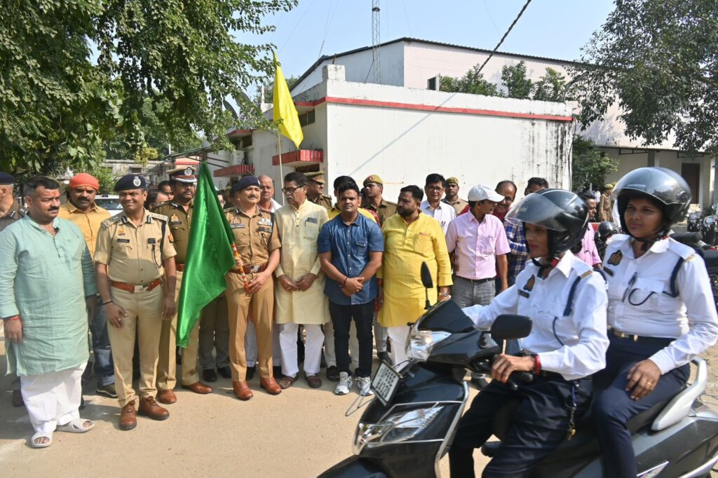 यातायात माह 2024 का शुभारंभ, पुलिस आयुक्त मोहित अग्रवाल ने दिखाई हरी झंडी यातायात माह 2024 का शुभारंभ, पुलिस आयुक्त मोहित अग्रवाल ने दिखाई हरी झंडी