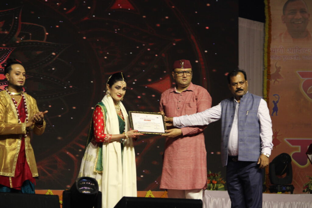 गंगा महोत्सव की दूसरी निशा सांस्कृतिक प्रस्तुतियों ने किया मोहित, इटावा घराना और दिल्ली के कलाकारों ने बांधा समा गंगा महोत्सव की दूसरी निशा सांस्कृतिक प्रस्तुतियों ने किया मोहित, इटावा घराना और दिल्ली के कलाकारों ने बांधा समा गंगा महोत्सव की दूसरी निशा सांस्कृतिक प्रस्तुतियों ने किया मोहित, इटावा घराना और दिल्ली के कलाकारों ने बांधा समा
