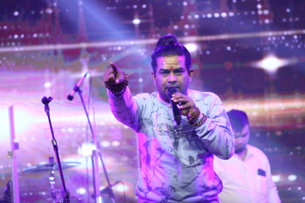 गंगा महोत्सव की दूसरी निशा सांस्कृतिक प्रस्तुतियों ने किया मोहित, इटावा घराना और दिल्ली के कलाकारों ने बांधा समा गंगा महोत्सव की दूसरी निशा सांस्कृतिक प्रस्तुतियों ने किया मोहित, इटावा घराना और दिल्ली के कलाकारों ने बांधा समा गंगा महोत्सव की दूसरी निशा सांस्कृतिक प्रस्तुतियों ने किया मोहित, इटावा घराना और दिल्ली के कलाकारों ने बांधा समा