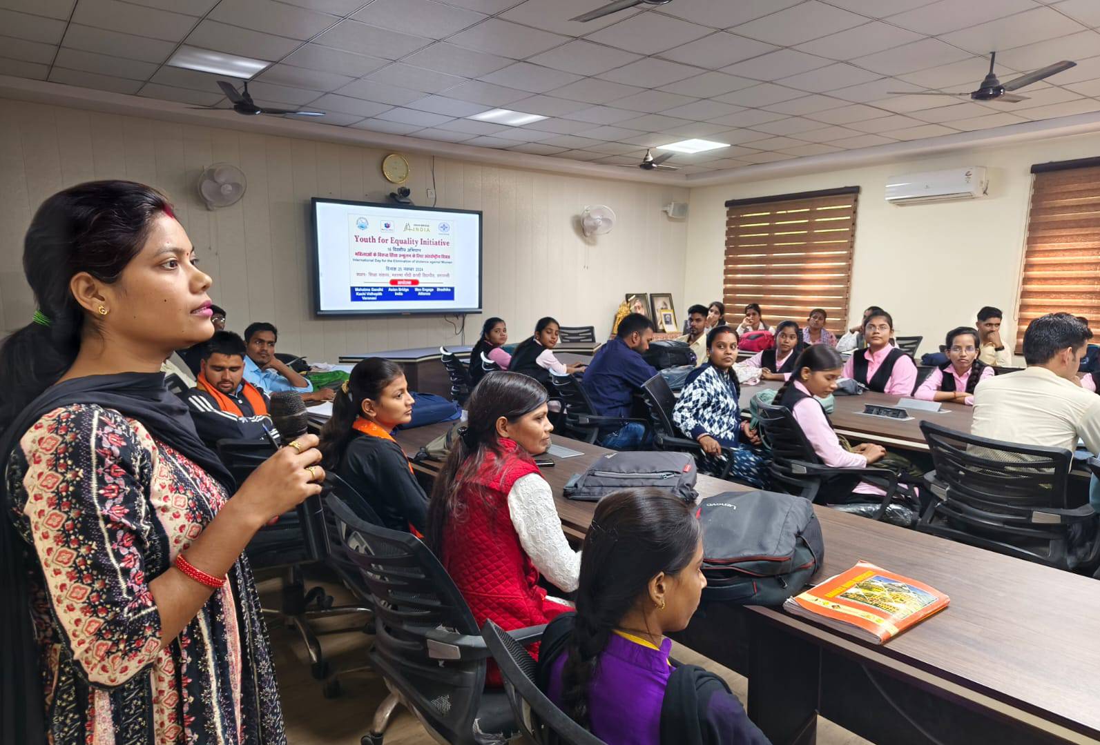 KASHI VIDYAPITH : महिला हिंसा पर जागरूकता कार्यक्रम, घरेलू हिंसा के व्यापक प्रभावों पर चर्चा