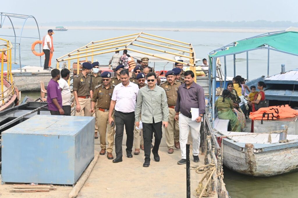 गंगा महोत्सव और देव दीपावली के लिए घाटों पर विशेष सुरक्षा व्यवस्था, पुलिस आयुक्त ने किया निरीक्षण गंगा महोत्सव और देव दीपावली के लिए घाटों पर विशेष सुरक्षा व्यवस्था, पुलिस आयुक्त ने किया निरीक्षण गंगा महोत्सव और देव दीपावली के लिए घाटों पर विशेष सुरक्षा व्यवस्था, पुलिस आयुक्त ने किया निरीक्षण