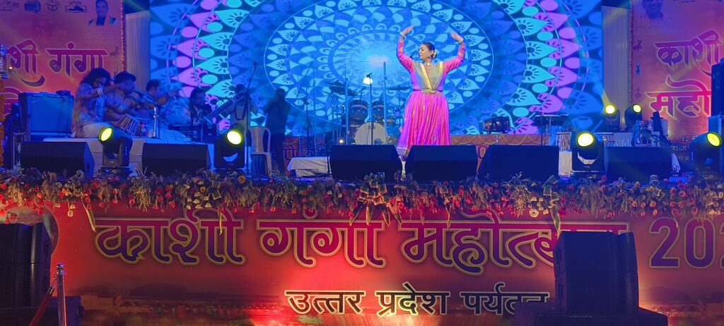काशी गंगा महोत्सव: दूसरे दिन सांस्कृतिक प्रस्तुतियों ने बांधा समां, सितार और कथक ने मोहा दर्शकों का मन काशी गंगा महोत्सव: दूसरे दिन सांस्कृतिक प्रस्तुतियों ने बांधा समां, सितार और कथक ने मोहा दर्शकों का मन काशी गंगा महोत्सव: दूसरे दिन सांस्कृतिक प्रस्तुतियों ने बांधा समां, सितार और कथक ने मोहा दर्शकों का मन