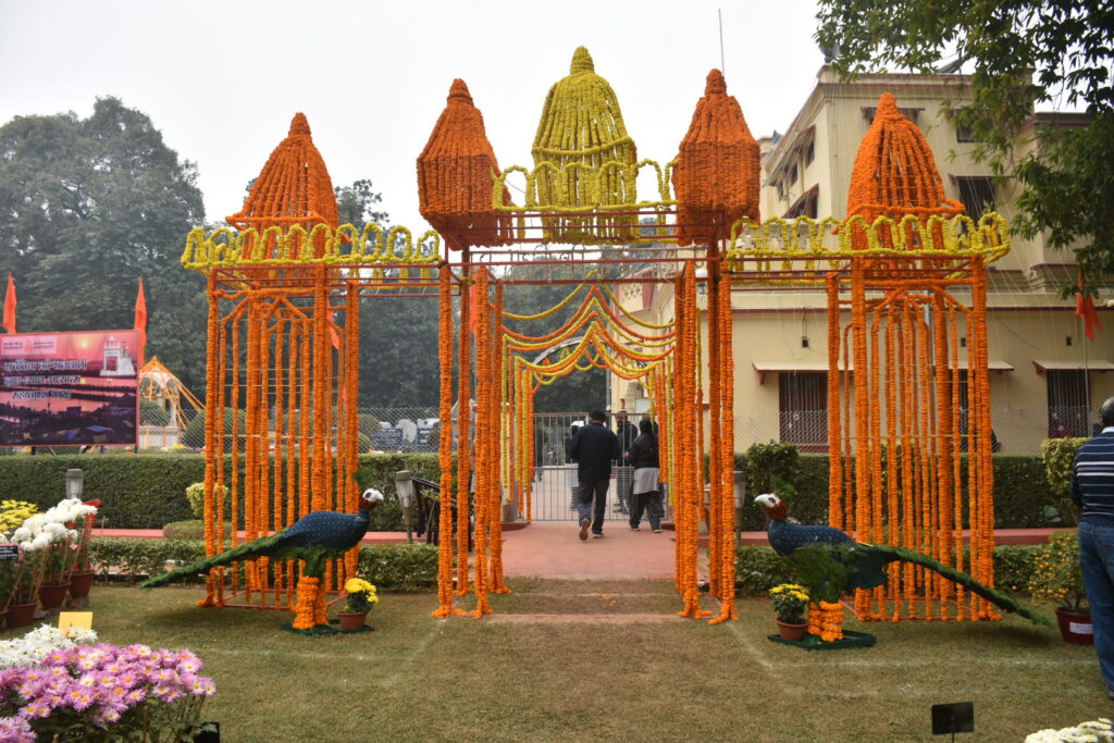 BHU: मालवीय जी की जयंती पर शुरू हुआ तीन दिवसीय फ्लॉवर एग्जिबिशन, रंग-बिरंगे फूलों से सजी ‘महामना की बगिया’ BHU: मालवीय जी की जयंती पर शुरू हुआ तीन दिवसीय फ्लॉवर एग्जिबिशन, रंग-बिरंगे फूलों से सजी ‘महामना की बगिया’ BHU: मालवीय जी की जयंती पर शुरू हुआ तीन दिवसीय फ्लॉवर एग्जिबिशन, रंग-बिरंगे फूलों से सजी ‘महामना की बगिया’