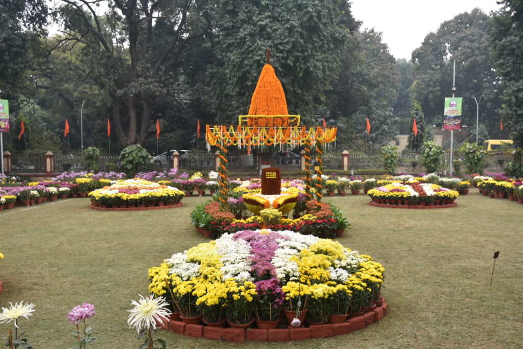 BHU: मालवीय जी की जयंती पर शुरू हुआ तीन दिवसीय फ्लॉवर एग्जिबिशन, रंग-बिरंगे फूलों से सजी ‘महामना की बगिया’ BHU: मालवीय जी की जयंती पर शुरू हुआ तीन दिवसीय फ्लॉवर एग्जिबिशन, रंग-बिरंगे फूलों से सजी ‘महामना की बगिया’ BHU: मालवीय जी की जयंती पर शुरू हुआ तीन दिवसीय फ्लॉवर एग्जिबिशन, रंग-बिरंगे फूलों से सजी ‘महामना की बगिया’
