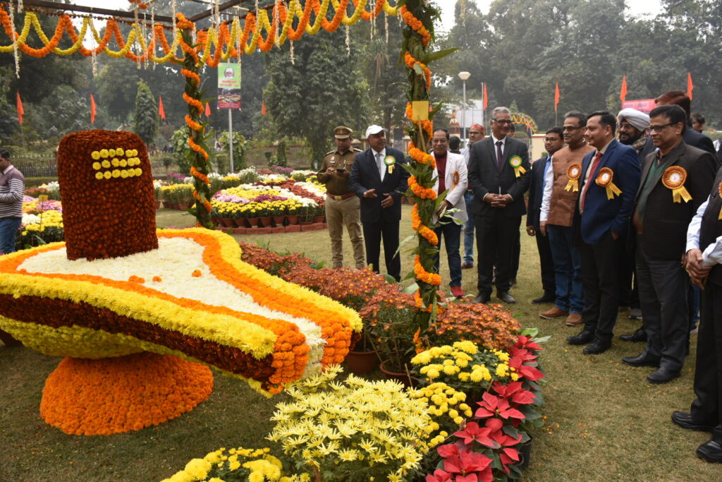 BHU: मालवीय जी की जयंती पर शुरू हुआ तीन दिवसीय फ्लॉवर एग्जिबिशन, रंग-बिरंगे फूलों से सजी ‘महामना की बगिया’ BHU: मालवीय जी की जयंती पर शुरू हुआ तीन दिवसीय फ्लॉवर एग्जिबिशन, रंग-बिरंगे फूलों से सजी ‘महामना की बगिया’ BHU: मालवीय जी की जयंती पर शुरू हुआ तीन दिवसीय फ्लॉवर एग्जिबिशन, रंग-बिरंगे फूलों से सजी ‘महामना की बगिया’