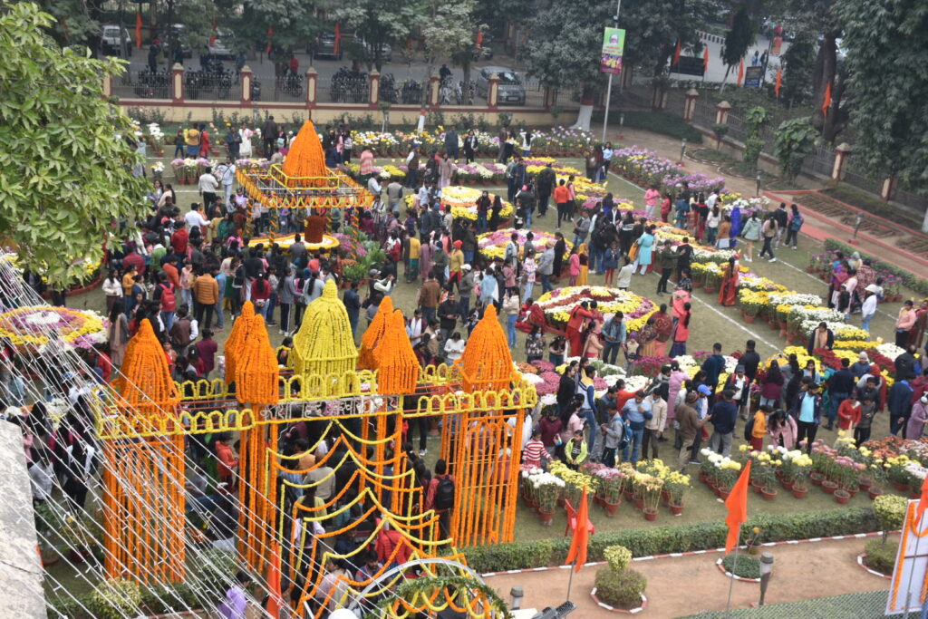 BHU: मालवीय जी की जयंती पर शुरू हुआ तीन दिवसीय फ्लॉवर एग्जिबिशन, रंग-बिरंगे फूलों से सजी ‘महामना की बगिया’ BHU: मालवीय जी की जयंती पर शुरू हुआ तीन दिवसीय फ्लॉवर एग्जिबिशन, रंग-बिरंगे फूलों से सजी ‘महामना की बगिया’ BHU: मालवीय जी की जयंती पर शुरू हुआ तीन दिवसीय फ्लॉवर एग्जिबिशन, रंग-बिरंगे फूलों से सजी ‘महामना की बगिया’