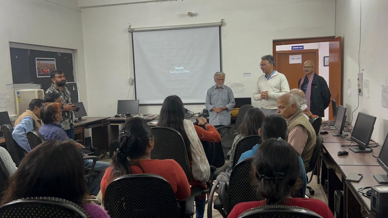 काशी विद्यापीठ में रघुराय की डॉक्यूमेंट्री ने फोटो पत्रकारिता की ताकत को उजागर किया