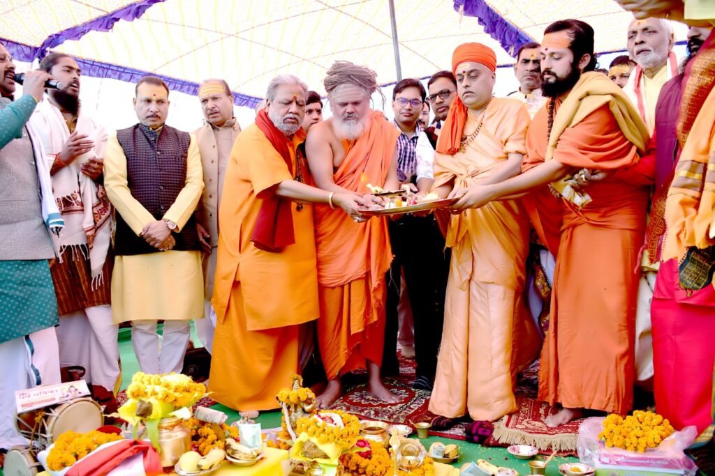 महाकुंभ की तैयारी: ज्योतिष्पीठ और द्वारकापीठ शिविर का भूमिपूजन सम्पन्न महाकुंभ की तैयारी: ज्योतिष्पीठ और द्वारकापीठ शिविर का भूमिपूजन सम्पन्न महाकुंभ की तैयारी: ज्योतिष्पीठ और द्वारकापीठ शिविर का भूमिपूजन सम्पन्न