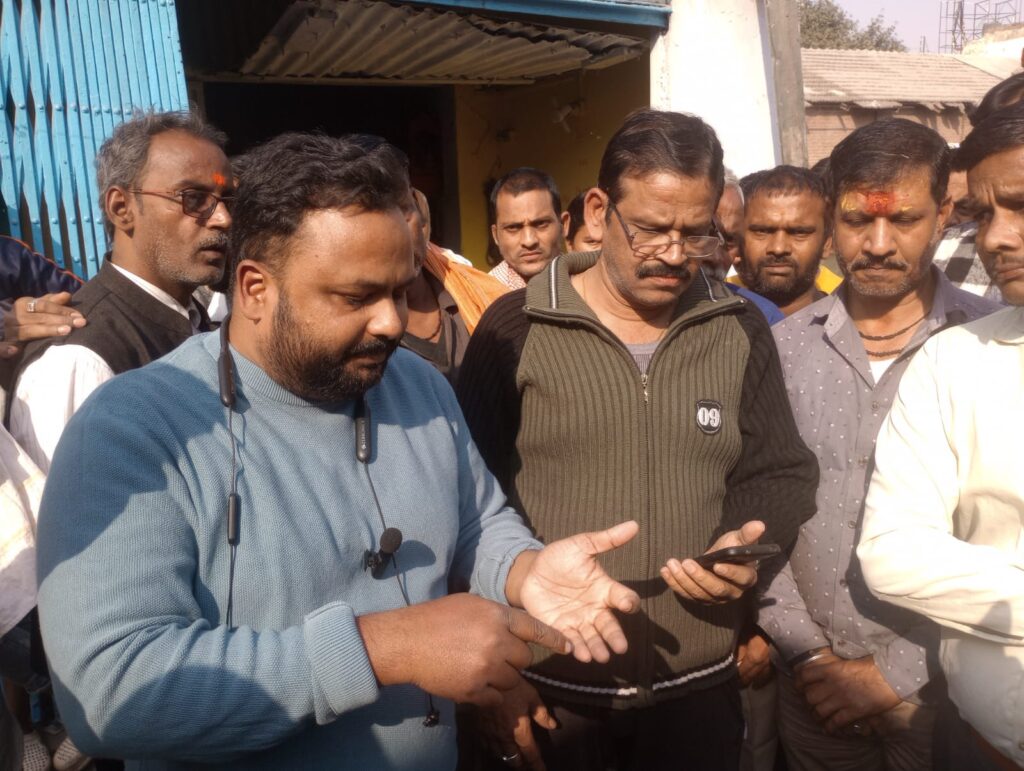 विशेश्वरगंज के व्यापारियों का विरोध: कूड़ा घर में कचरा फेंकने पर रोक, समय निर्धारित करने की मांग विशेश्वरगंज के व्यापारियों का विरोध: कूड़ा घर में कचरा फेंकने पर रोक, समय निर्धारित करने की मांग विशेश्वरगंज के व्यापारियों का विरोध: कूड़ा घर में कचरा फेंकने पर रोक, समय निर्धारित करने की मांग