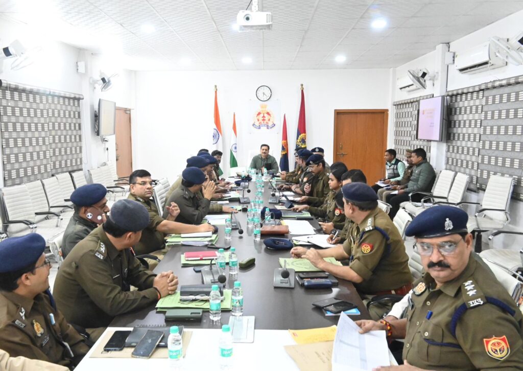 पुलिस आयुक्त मोहित अग्रवाल ने वाराणसी में अपराध और कानून व्यवस्था की समीक्षा की पुलिस आयुक्त मोहित अग्रवाल ने वाराणसी में अपराध और कानून व्यवस्था की समीक्षा की पुलिस आयुक्त मोहित अग्रवाल ने वाराणसी में अपराध और कानून व्यवस्था की समीक्षा की