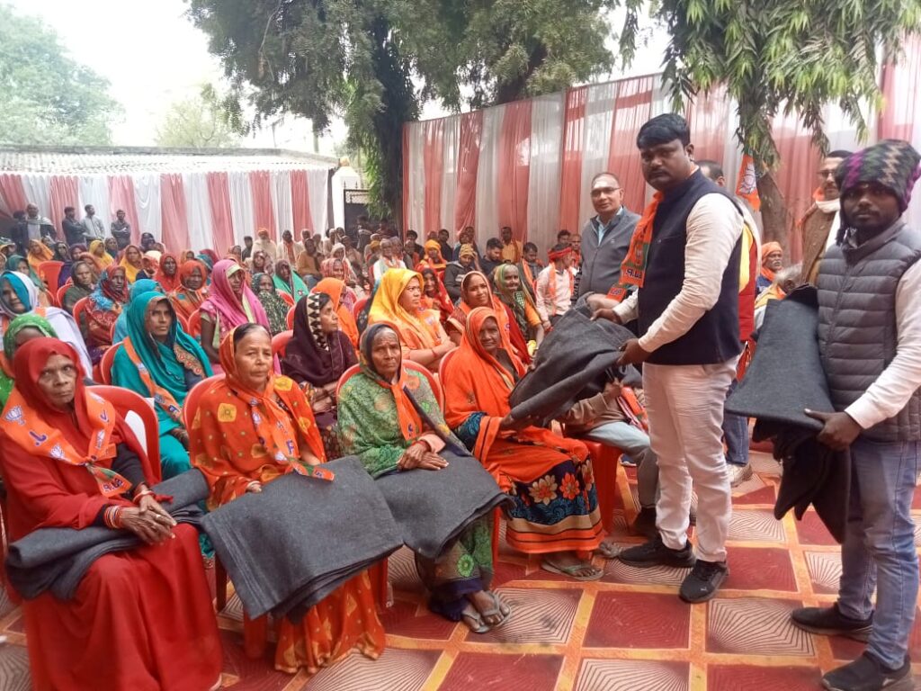 अटल जी की जन्म जयंती पर रोहनिया में निकली सुशासन यात्रा, जरुरतमंदों में किया गया कंबल वितरण अटल जी की जन्म जयंती पर रोहनिया में निकली सुशासन यात्रा, जरुरतमंदों में किया गया कंबल वितरण