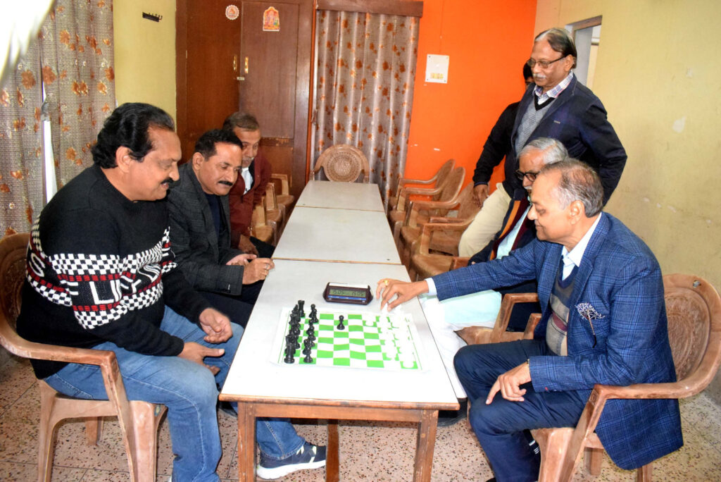 आनंद चंदोला खेल महोत्सव: शतरंज, बैडमिंटन और कैरम में खिलाड़ियों का जलवा आनंद चंदोला खेल महोत्सव: शतरंज, बैडमिंटन और कैरम में खिलाड़ियों का जलवा आनंद चंदोला खेल महोत्सव: शतरंज, बैडमिंटन और कैरम में खिलाड़ियों का जलवा