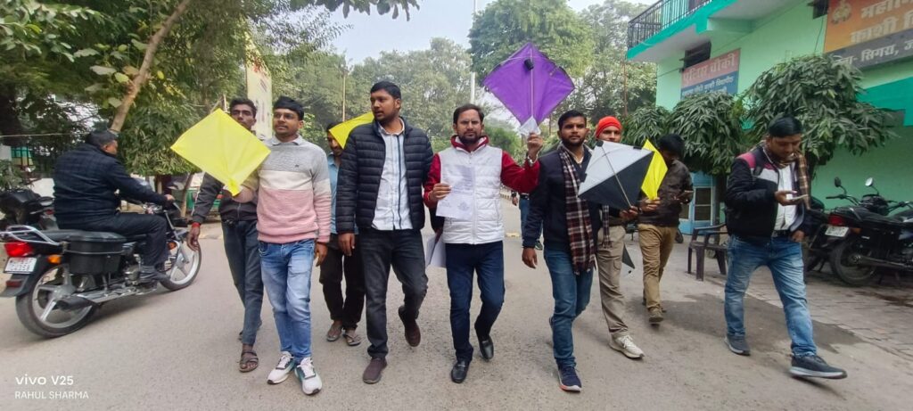 MGKVP : चाइनीज मांझे के खिलाफ सैकड़ों छात्रों ने निकाला विरोध मार्च, पूरी तरह बैन की मांग MGKVP : चाइनीज मांझे के खिलाफ सैकड़ों छात्रों ने निकाला विरोध मार्च, पूरी तरह बैन की मांग MGKVP : चाइनीज मांझे के खिलाफ सैकड़ों छात्रों ने निकाला विरोध मार्च, पूरी तरह बैन की मांग