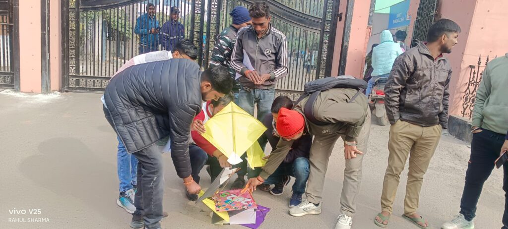 MGKVP : चाइनीज मांझे के खिलाफ सैकड़ों छात्रों ने निकाला विरोध मार्च, पूरी तरह बैन की मांग MGKVP : चाइनीज मांझे के खिलाफ सैकड़ों छात्रों ने निकाला विरोध मार्च, पूरी तरह बैन की मांग MGKVP : चाइनीज मांझे के खिलाफ सैकड़ों छात्रों ने निकाला विरोध मार्च, पूरी तरह बैन की मांग