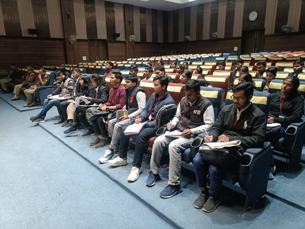 SPEL कार्यक्रम के तहत छात्रों को पुलिस और अग्निशमन सेवा की कार्यप्रणाली की जानकारी SPEL कार्यक्रम के तहत छात्रों को पुलिस और अग्निशमन सेवा की कार्यप्रणाली की जानकारी SPEL कार्यक्रम के तहत छात्रों को पुलिस और अग्निशमन सेवा की कार्यप्रणाली की जानकारी
