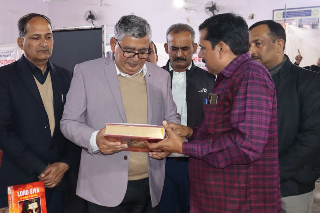 काशी विद्यापीठ में चार दिवसीय पुस्तक मेले का शुभारंभ, कुलपति प्रो. ए.के. त्यागी ने किया उद्घाटन काशी विद्यापीठ में चार दिवसीय पुस्तक मेले का शुभारंभ, कुलपति प्रो. ए.के. त्यागी ने किया उद्घाटन काशी विद्यापीठ में चार दिवसीय पुस्तक मेले का शुभारंभ, कुलपति प्रो. ए.के. त्यागी ने किया उद्घाटन