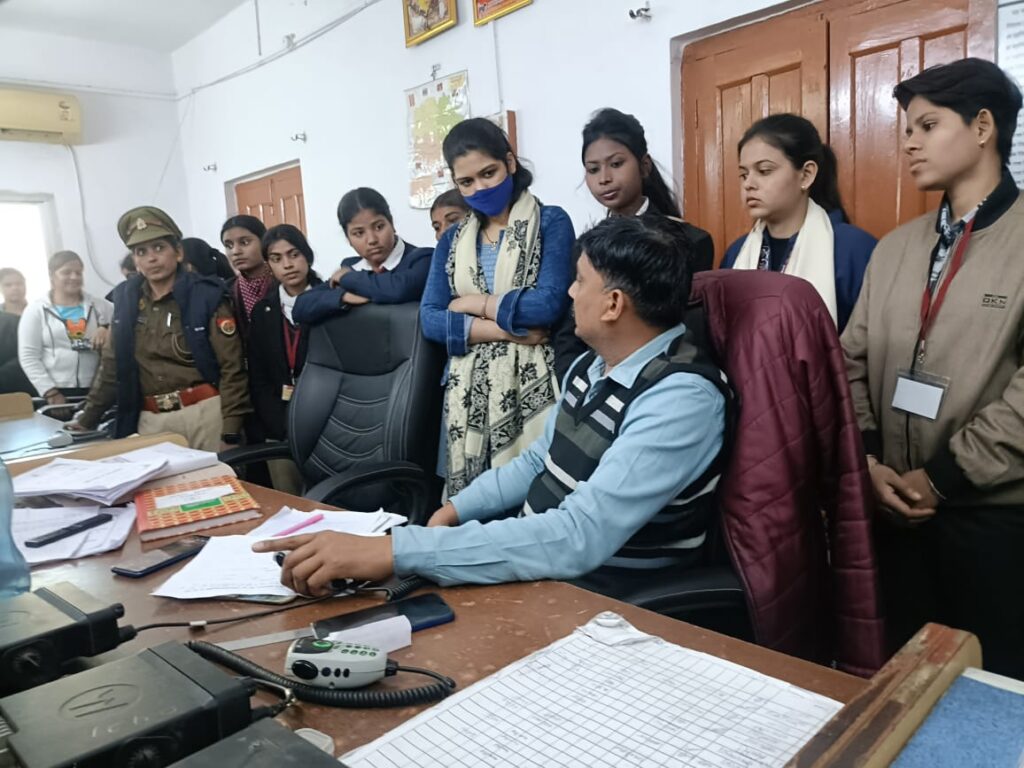 SPEL कार्यक्रम: छात्रों को मिला कानून और सुरक्षा तंत्र का व्यावहारिक अनुभव SPEL कार्यक्रम: छात्रों को मिला कानून और सुरक्षा तंत्र का व्यावहारिक अनुभव SPEL कार्यक्रम: छात्रों को मिला कानून और सुरक्षा तंत्र का व्यावहारिक अनुभव
