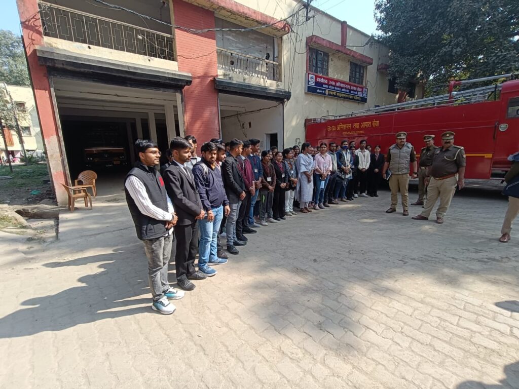 SPEL कार्यक्रम: छात्रों को मिला कानून और सुरक्षा तंत्र का व्यावहारिक अनुभव SPEL कार्यक्रम: छात्रों को मिला कानून और सुरक्षा तंत्र का व्यावहारिक अनुभव SPEL कार्यक्रम: छात्रों को मिला कानून और सुरक्षा तंत्र का व्यावहारिक अनुभव