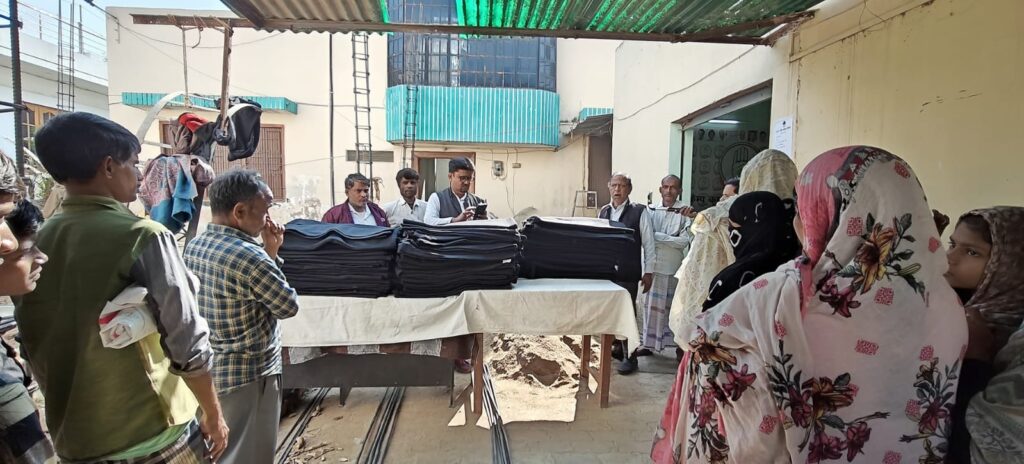 पार्षद हाजी ओकास अंसारी ने ठंड में जरूरतमंदों को बांटे कंबल पार्षद हाजी ओकास अंसारी ने ठंड में जरूरतमंदों को बांटे कंबल पार्षद हाजी ओकास अंसारी ने ठंड में जरूरतमंदों को बांटे कंबल