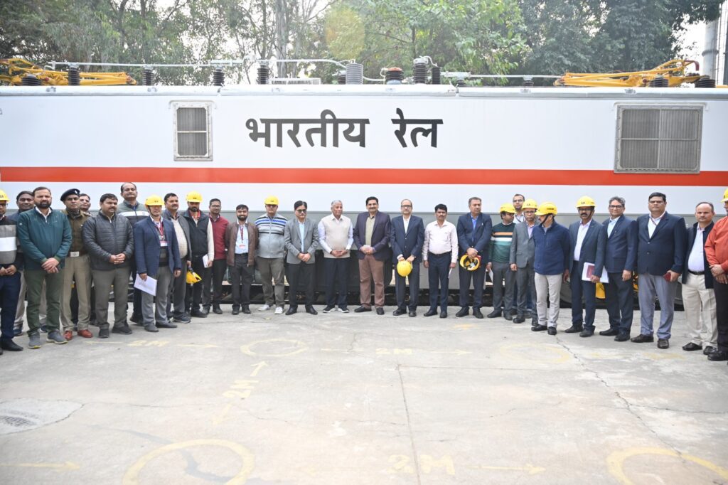 केंद्रीय रेल और जल शक्ति राज्य मंत्री वी. सोमन्ना ने किया बनारस रेल इंजन कारखाना का निरीक्षण, ड्राइवर कैब में बैठकर तकनीकी विशेषताओं का लिया अनुभव केंद्रीय रेल और जल शक्ति राज्य मंत्री वी. सोमन्ना ने किया बनारस रेल इंजन कारखाना का निरीक्षण, ड्राइवर कैब में बैठकर तकनीकी विशेषताओं का लिया अनुभव केंद्रीय रेल और जल शक्ति राज्य मंत्री वी. सोमन्ना ने किया बनारस रेल इंजन कारखाना का निरीक्षण, ड्राइवर कैब में बैठकर तकनीकी विशेषताओं का लिया अनुभव
