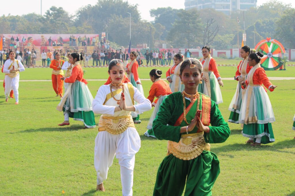 वाराणसी पुलिस लाइन में गणतंत्र दिवस समारोह: बच्चों की प्रस्तुतियों ने मोहा मन, विशिष्ट हस्तियों की उपस्थिति ने बढ़ाई शोभा वाराणसी पुलिस लाइन में गणतंत्र दिवस समारोह: बच्चों की प्रस्तुतियों ने मोहा मन, विशिष्ट हस्तियों की उपस्थिति ने बढ़ाई शोभा वाराणसी पुलिस लाइन में गणतंत्र दिवस समारोह: बच्चों की प्रस्तुतियों ने मोहा मन, विशिष्ट हस्तियों की उपस्थिति ने बढ़ाई शोभा