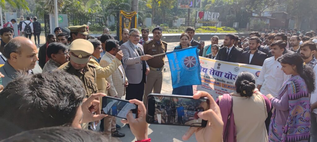 सड़क सुरक्षा जागरूकता रैली में छात्रों ने ली नियम पालन की शपथ सड़क सुरक्षा जागरूकता रैली में छात्रों ने ली नियम पालन की शपथ