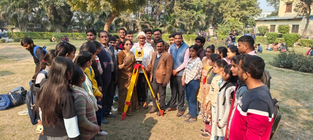 काशी विद्यापीठ में 'ज्योग्राफिकल इंस्ट्रूमेंटेशन टेक्निक्स' पर दो दिवसीय कार्यशाला सम्पन्न काशी विद्यापीठ में 'ज्योग्राफिकल इंस्ट्रूमेंटेशन टेक्निक्स' पर दो दिवसीय कार्यशाला सम्पन्न