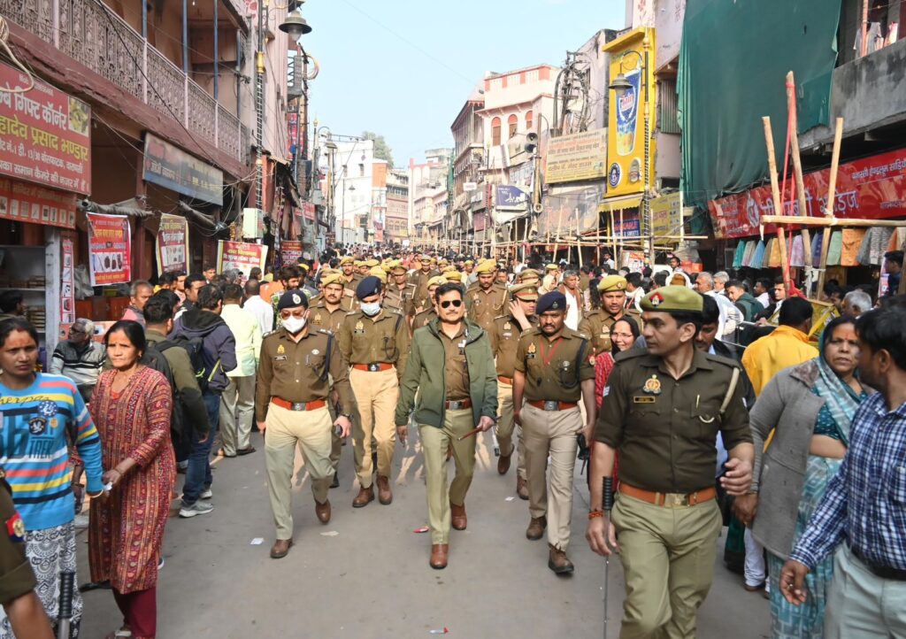 मौनी अमावस्या स्नान और महाकुंभ को लेकर पुलिस आयुक्त ने किया घाटों व मंदिर क्षेत्र का निरीक्षण मौनी अमावस्या स्नान और महाकुंभ को लेकर पुलिस आयुक्त ने किया घाटों व मंदिर क्षेत्र का निरीक्षण मौनी अमावस्या स्नान और महाकुंभ को लेकर पुलिस आयुक्त ने किया घाटों व मंदिर क्षेत्र का निरीक्षण