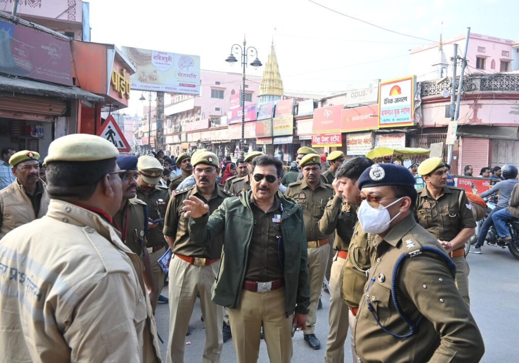 मौनी अमावस्या स्नान और महाकुंभ को लेकर पुलिस आयुक्त ने किया घाटों व मंदिर क्षेत्र का निरीक्षण मौनी अमावस्या स्नान और महाकुंभ को लेकर पुलिस आयुक्त ने किया घाटों व मंदिर क्षेत्र का निरीक्षण मौनी अमावस्या स्नान और महाकुंभ को लेकर पुलिस आयुक्त ने किया घाटों व मंदिर क्षेत्र का निरीक्षण