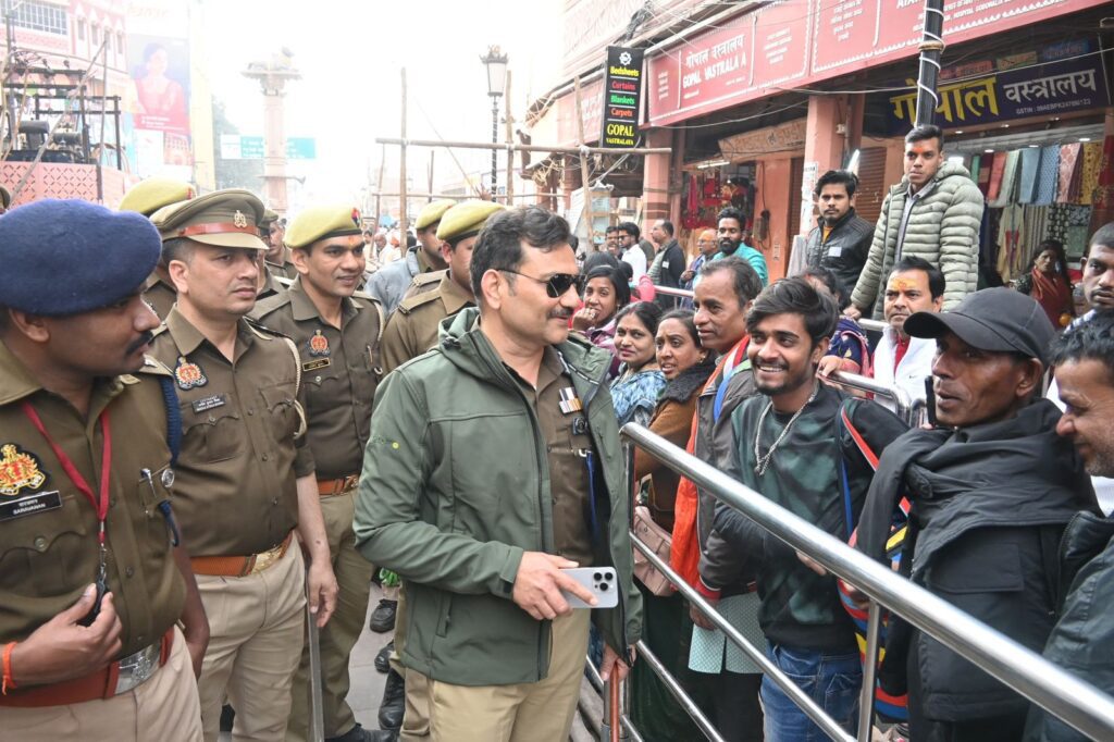 मौनी अमावस्या स्नान और महाकुंभ को लेकर पुलिस आयुक्त ने किया घाटों व मंदिर क्षेत्र का निरीक्षण मौनी अमावस्या स्नान और महाकुंभ को लेकर पुलिस आयुक्त ने किया घाटों व मंदिर क्षेत्र का निरीक्षण मौनी अमावस्या स्नान और महाकुंभ को लेकर पुलिस आयुक्त ने किया घाटों व मंदिर क्षेत्र का निरीक्षण