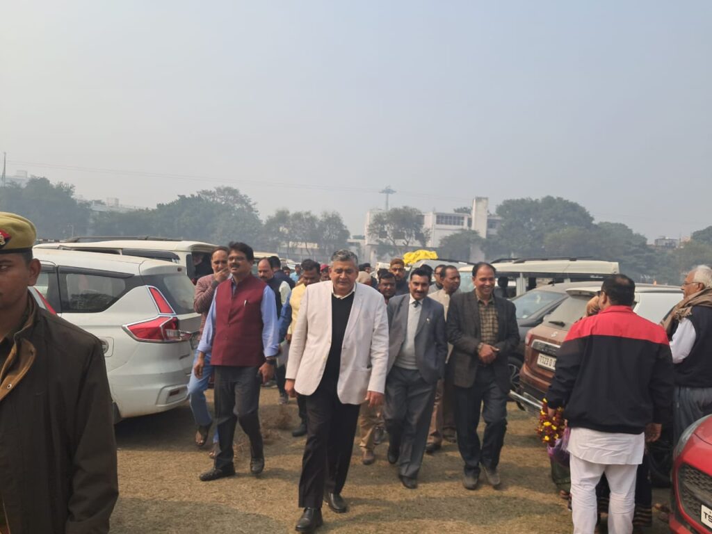 काशी विद्यापीठ के एनएसएस स्वयंसेवकों ने दर्शनार्थियों को वितरित किया अल्पाहार काशी विद्यापीठ के एनएसएस स्वयंसेवकों ने दर्शनार्थियों को वितरित किया अल्पाहार काशी विद्यापीठ के एनएसएस स्वयंसेवकों ने दर्शनार्थियों को वितरित किया अल्पाहार