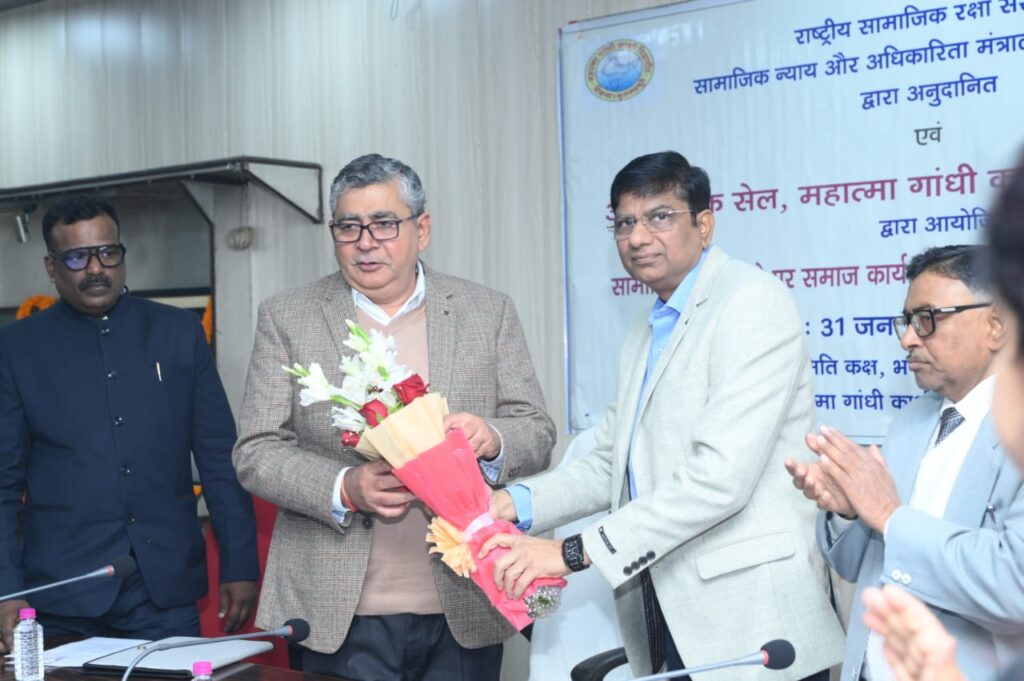 समाज की बुराइयों पर अंकुश लगाने के लिए सामाजिक कार्यकर्ताओं की भूमिका अहम - प्रो. ए.के. त्यागी समाज की बुराइयों पर अंकुश लगाने के लिए सामाजिक कार्यकर्ताओं की भूमिका अहम - प्रो. ए.के. त्यागी समाज की बुराइयों पर अंकुश लगाने के लिए सामाजिक कार्यकर्ताओं की भूमिका अहम - प्रो. ए.के. त्यागी