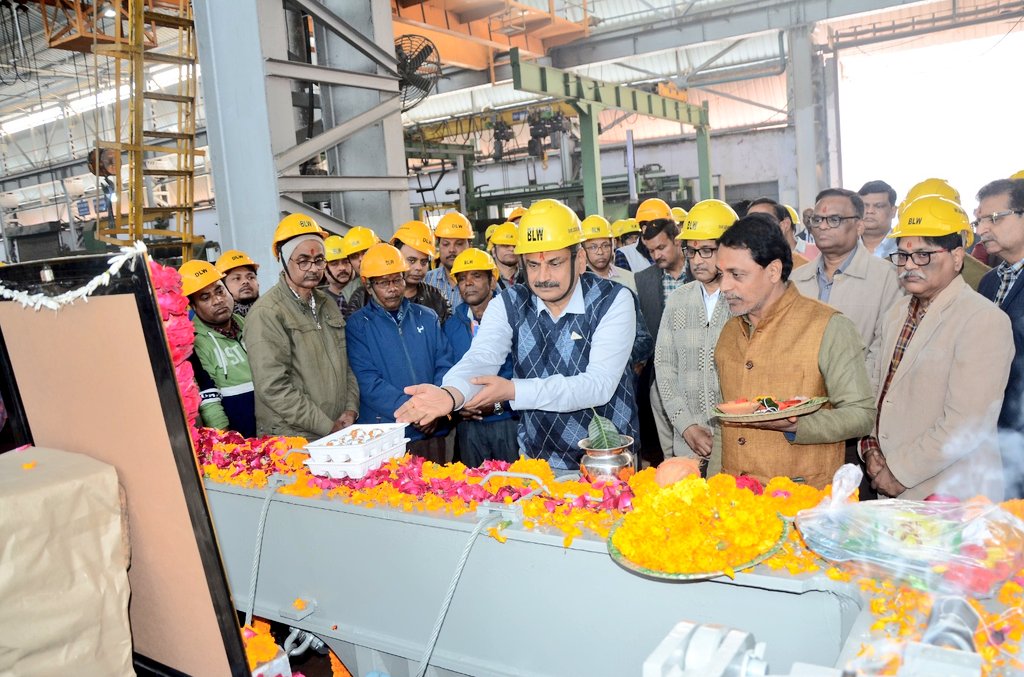 बनारस रेल इंजन कारखाना ने बनाया रिकॉर्ड, जनवरी में 124 इलेक्ट्रिक लोको बोगियों का निर्माण बनारस रेल इंजन कारखाना ने बनाया रिकॉर्ड, जनवरी में 124 इलेक्ट्रिक लोको बोगियों का निर्माण बनारस रेल इंजन कारखाना ने बनाया रिकॉर्ड, जनवरी में 124 इलेक्ट्रिक लोको बोगियों का निर्माण