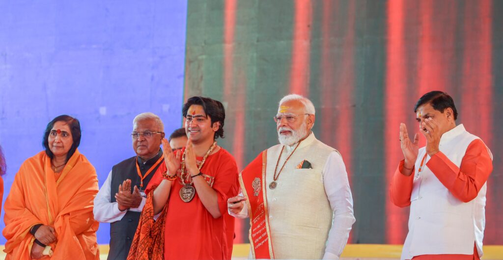 प्रधानमंत्री मोदी ने बागेश्वर धाम में की पूजा-अर्चना, कैंसर अस्पताल का रखा शिलान्यास प्रधानमंत्री मोदी ने बागेश्वर धाम में की पूजा-अर्चना, कैंसर अस्पताल का रखा शिलान्यास प्रधानमंत्री मोदी ने बागेश्वर धाम में की पूजा-अर्चना, कैंसर अस्पताल का रखा शिलान्यास