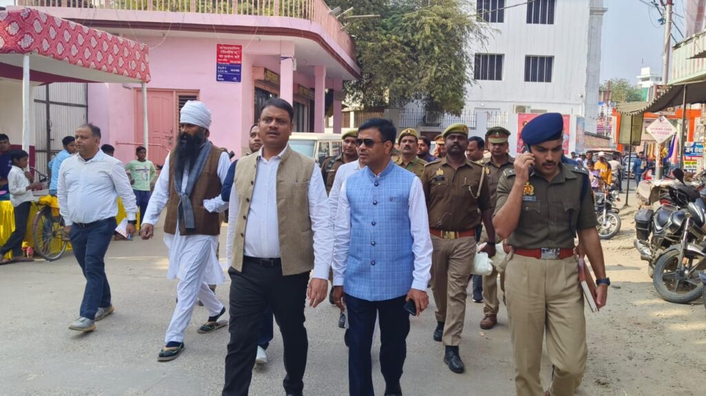 DM ने एसीपी के साथ रविदास मंदिर क्षेत्र का किया निरीक्षण, लिया रविदास जयंती की तैयारियों का जायजा DM ने एसीपी के साथ रविदास मंदिर क्षेत्र का किया निरीक्षण, लिया रविदास जयंती की तैयारियों का जायजा DM ने एसीपी के साथ रविदास मंदिर क्षेत्र का किया निरीक्षण, लिया रविदास जयंती की तैयारियों का जायजा
