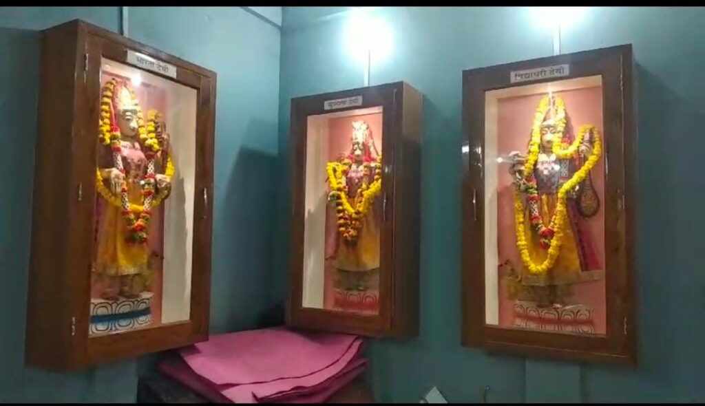 काशी में स्थित दुनिया का एकमात्र अनोखा वाग्देवी मंदिर, जहां विराजमान हैं मां सरस्वती के द्वादश स्वरूप काशी में स्थित दुनिया का एकमात्र अनोखा वाग्देवी मंदिर, जहां विराजमान हैं मां सरस्वती के द्वादश स्वरूप काशी में स्थित दुनिया का एकमात्र अनोखा वाग्देवी मंदिर, जहां विराजमान हैं मां सरस्वती के द्वादश स्वरूप