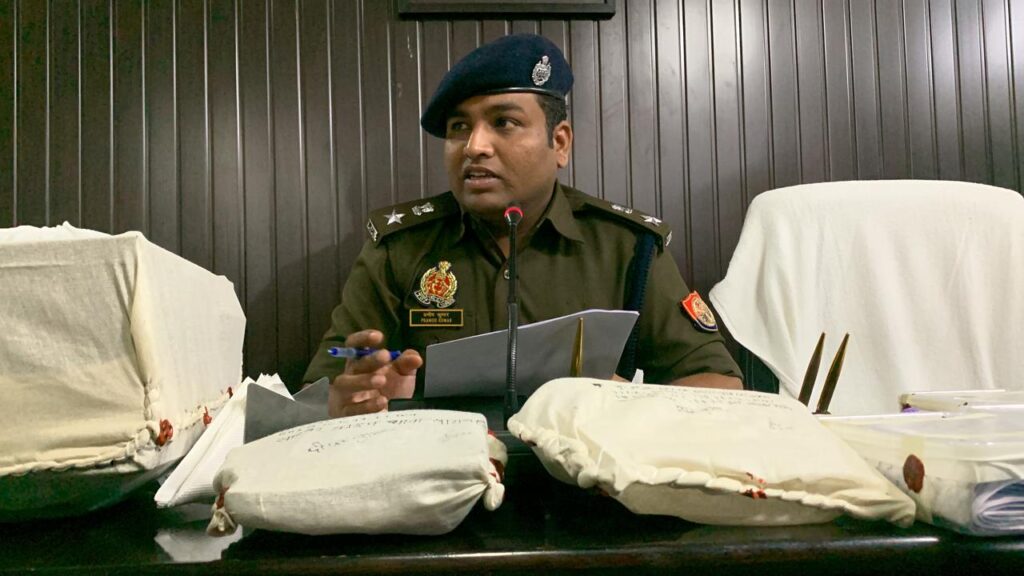 विदेशी नौकरी के नाम पर 80 लाख की साइबर ठगी, वाराणसी पुलिस ने गिरोह का किया भंडाफोड़ विदेशी नौकरी के नाम पर 80 लाख की साइबर ठगी, वाराणसी पुलिस ने गिरोह का किया भंडाफोड़ विदेशी नौकरी के नाम पर 80 लाख की साइबर ठगी, वाराणसी पुलिस ने गिरोह का किया भंडाफोड़