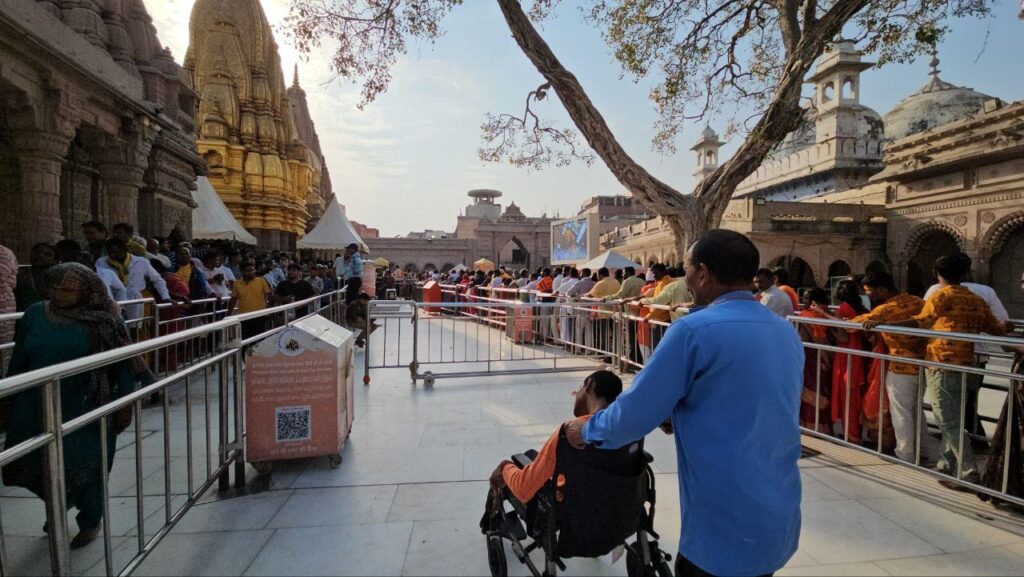 काशी विश्वनाथ धाम में भक्तों का सैलाब, सीईओ ने छांव और जल सेवा का किया प्रबंध काशी विश्वनाथ धाम में भक्तों का सैलाब, सीईओ ने छांव और जल सेवा का किया प्रबंध काशी विश्वनाथ धाम में भक्तों का सैलाब, सीईओ ने छांव और जल सेवा का किया प्रबंध